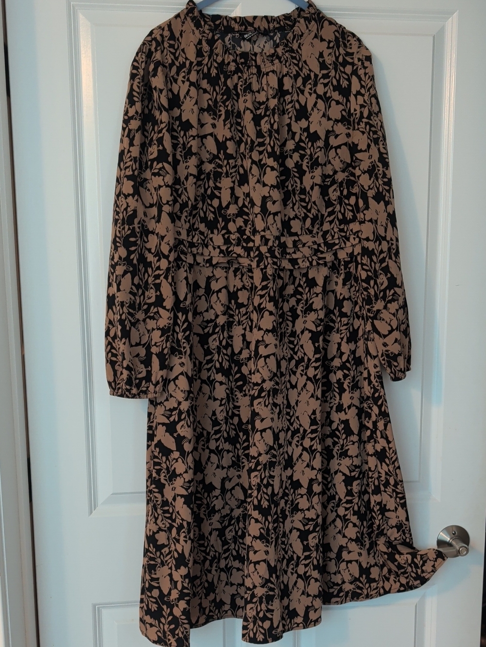 BloomChic Black and Tan Floral Long-Sleeve Midi Dress